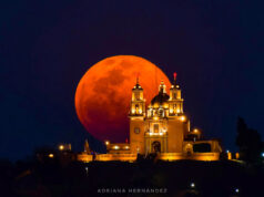 Luna e Iglesia de Cholula – Cholula, Puebla.